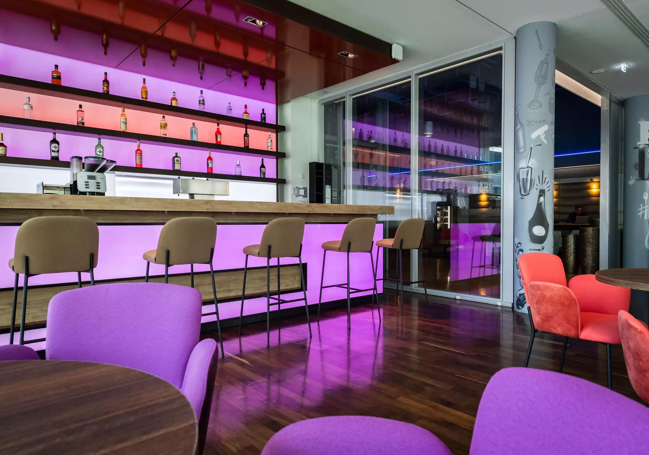 هتل DoubleTree by Hilton Frankfurt Niederrad فرانکفورت