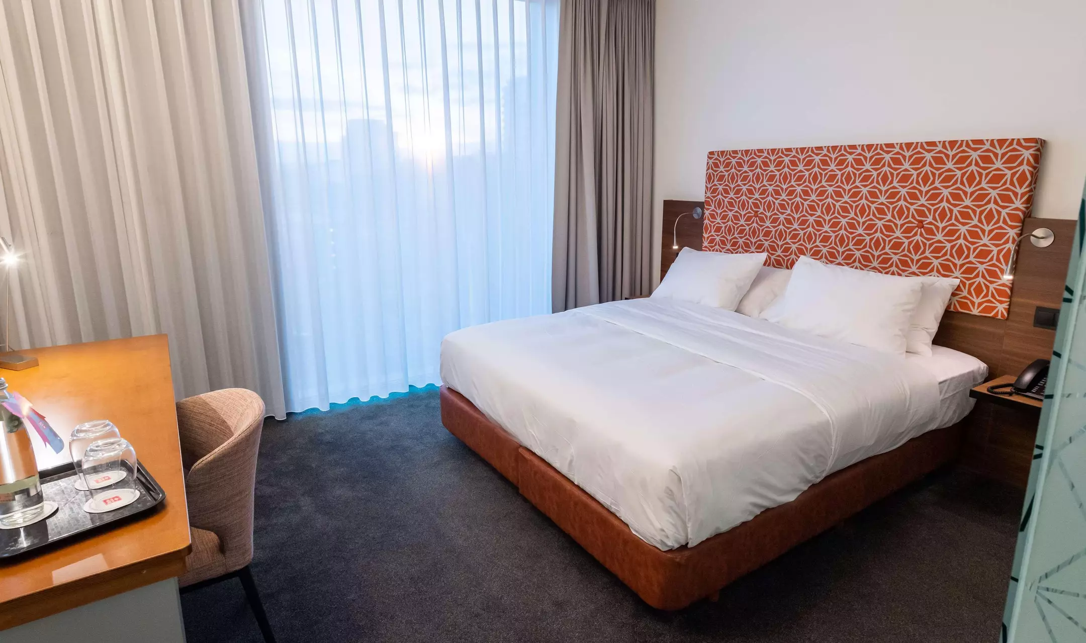 هتل DoubleTree by Hilton Frankfurt Niederrad فرانکفورت