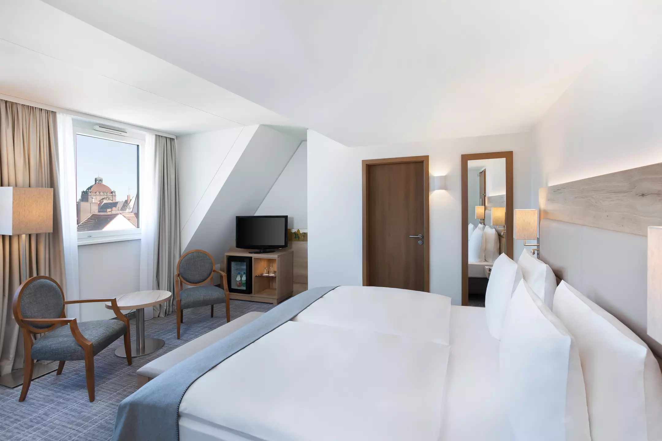 Alibaba https://cdn.alibaba.ir/ostorage/hotel-accommodation-images/69f907a5eb1ae654aaa5f4b6_Nuremburg-Holiday-Inn-City-Centre-1.webp