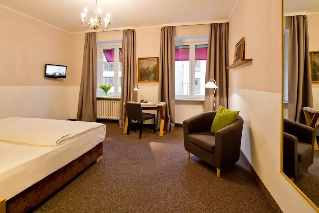 Alibaba https://cdn.alibaba.ir/ostorage/hotel-accommodation-images/69f9145dc86edf55f721c895_Munich-Stachus-1.webp