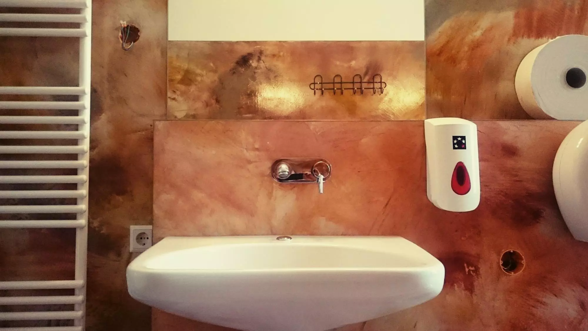 Alibaba https://cdn.alibaba.ir/ostorage/hotel-accommodation-images/69f93a22c86edf55f721e0e4_Berlin-Sunflower-1.webp