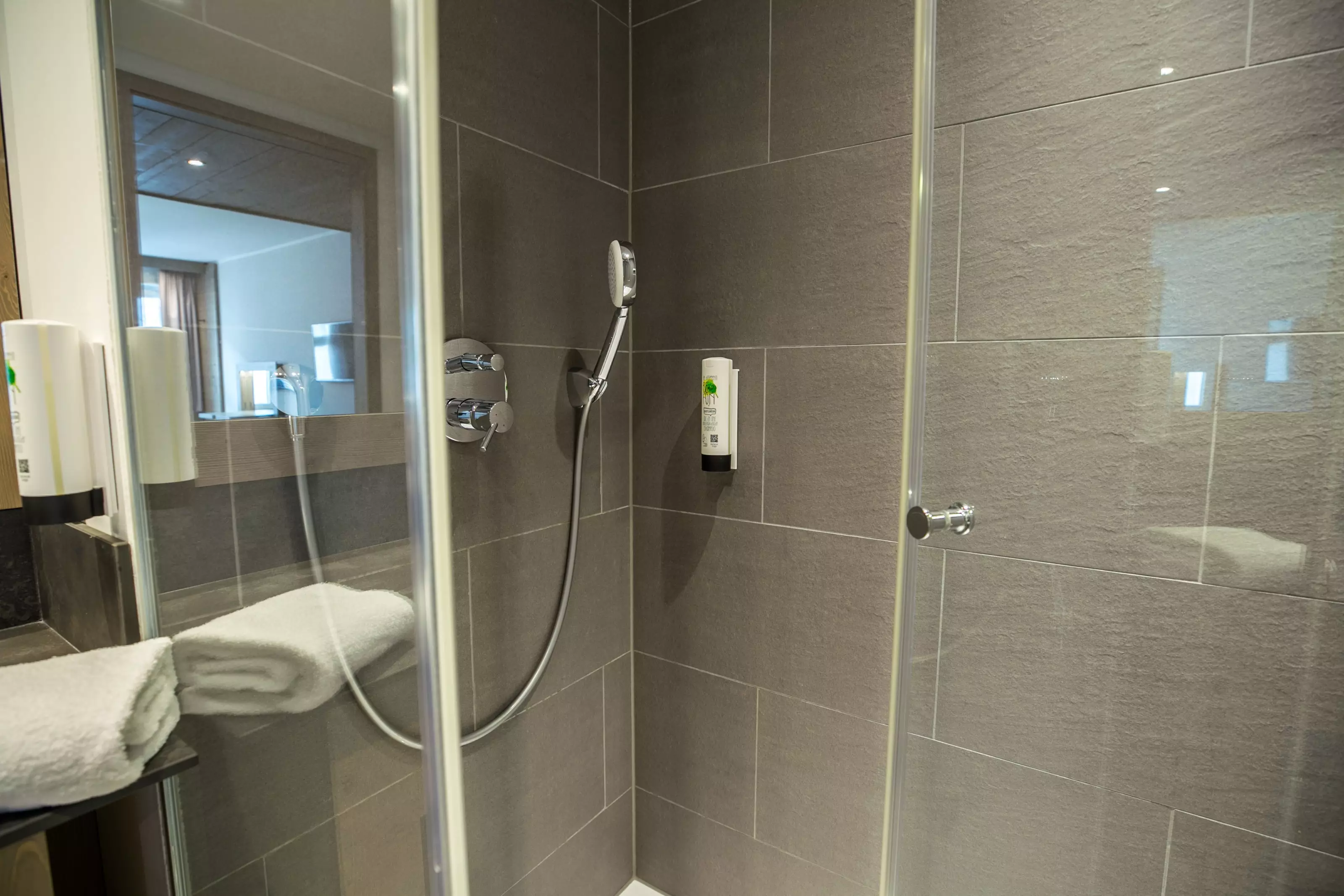 Alibaba https://cdn.alibaba.ir/ostorage/hotel-accommodation-images/69f946c9c86edf55f721e8ec_Munich-Cocoon-Hauptbahnhof-1.webp