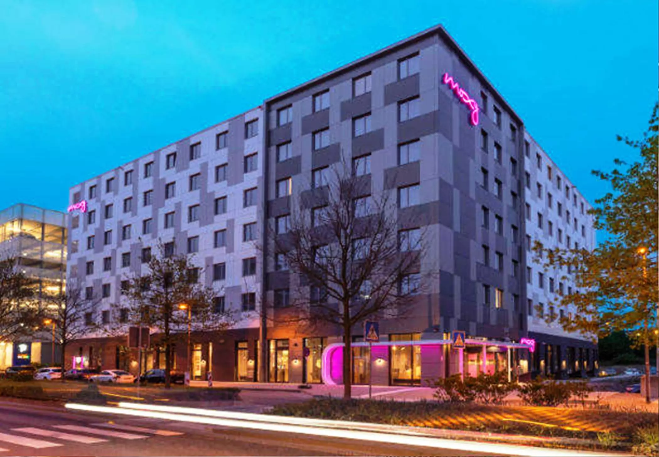 هتل Moxy Frankfurt Airport فرانکفورت