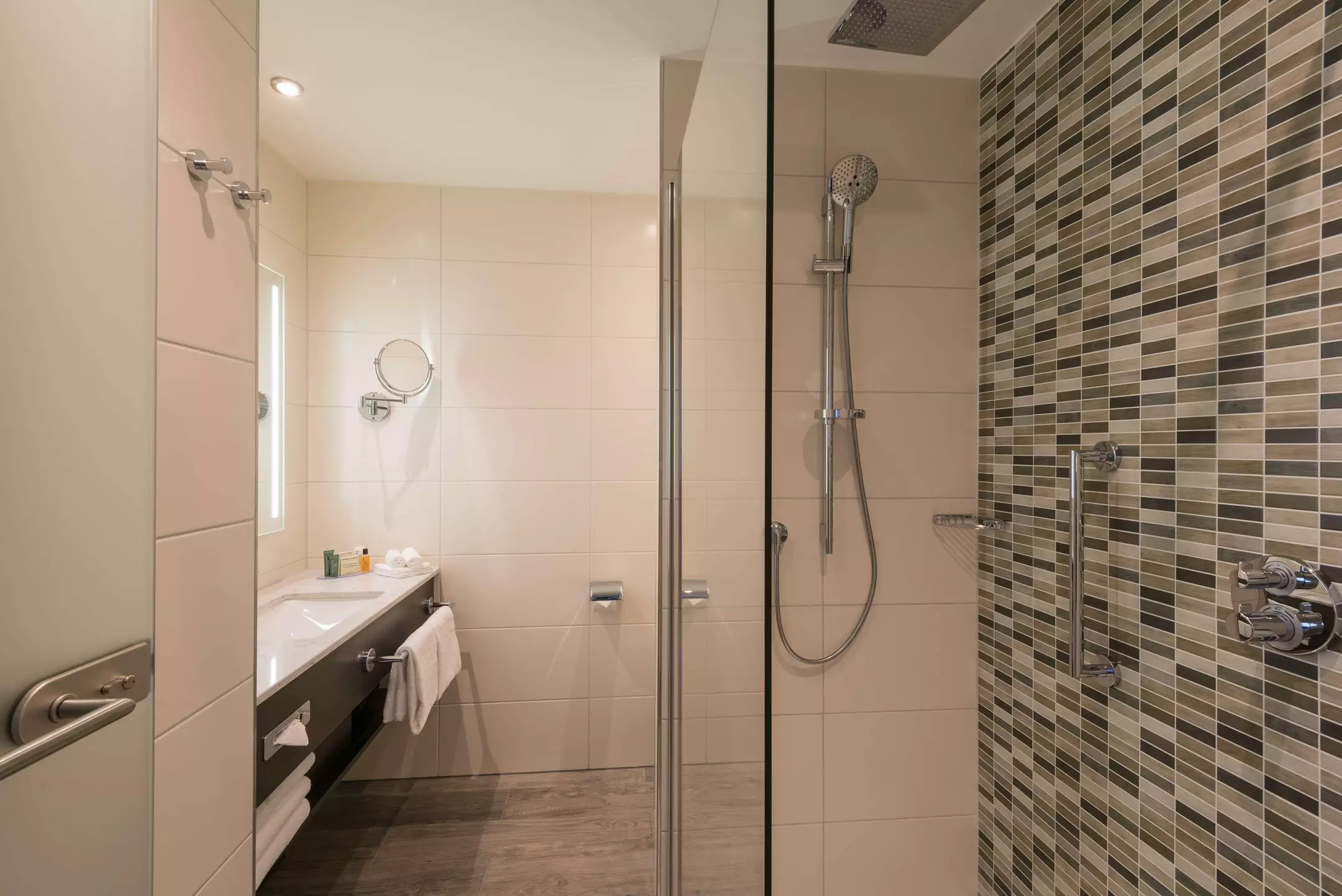 Alibaba https://cdn.alibaba.ir/ostorage/hotel-accommodation-images/69f96276c86edf55f721fa2d_Frankfurt-am-Main-Hilton-Garden-Inn-Frankfurt-City-Centre-1.webp