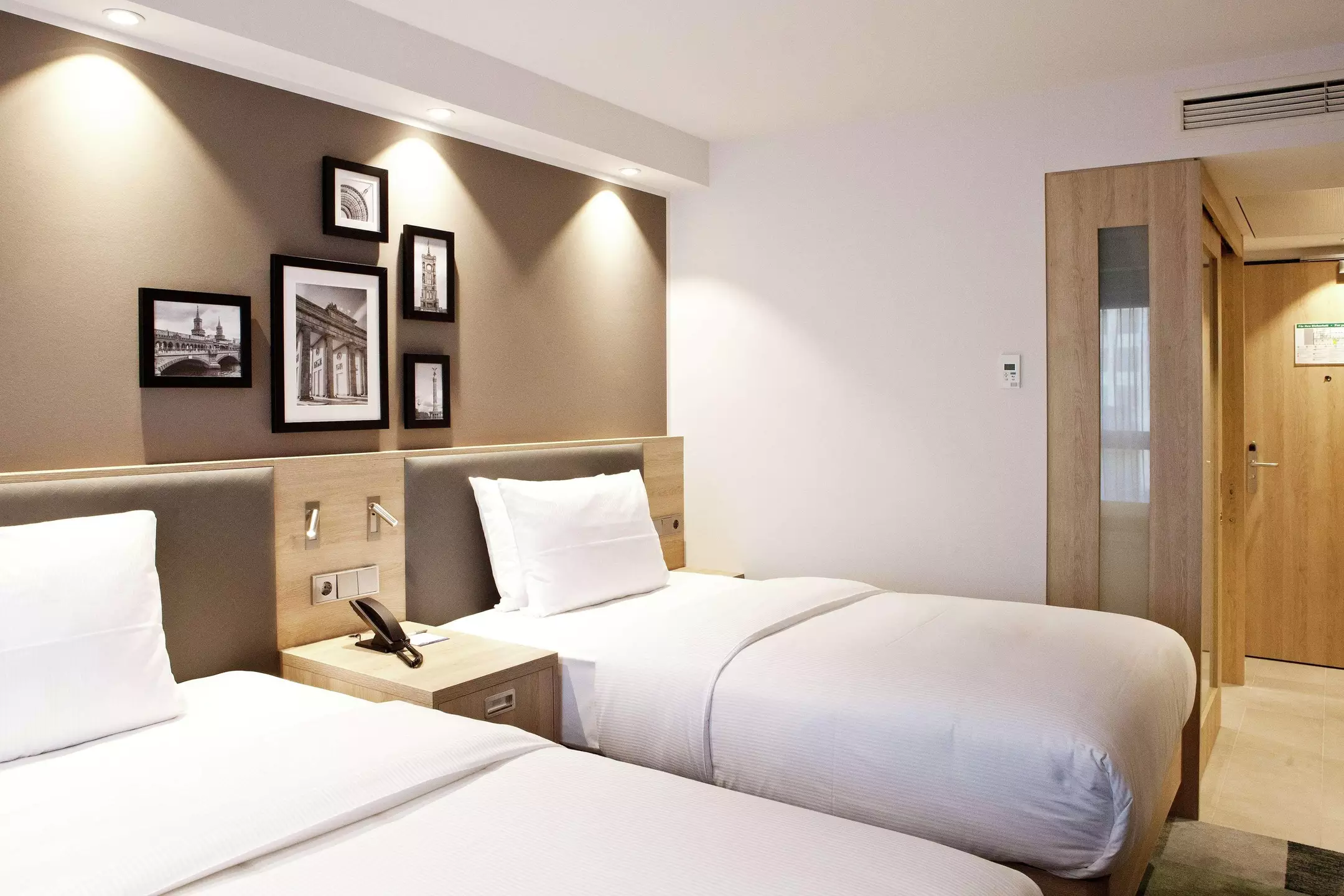هتل Hampton by Hilton Berlin City East Side Gallery برلین