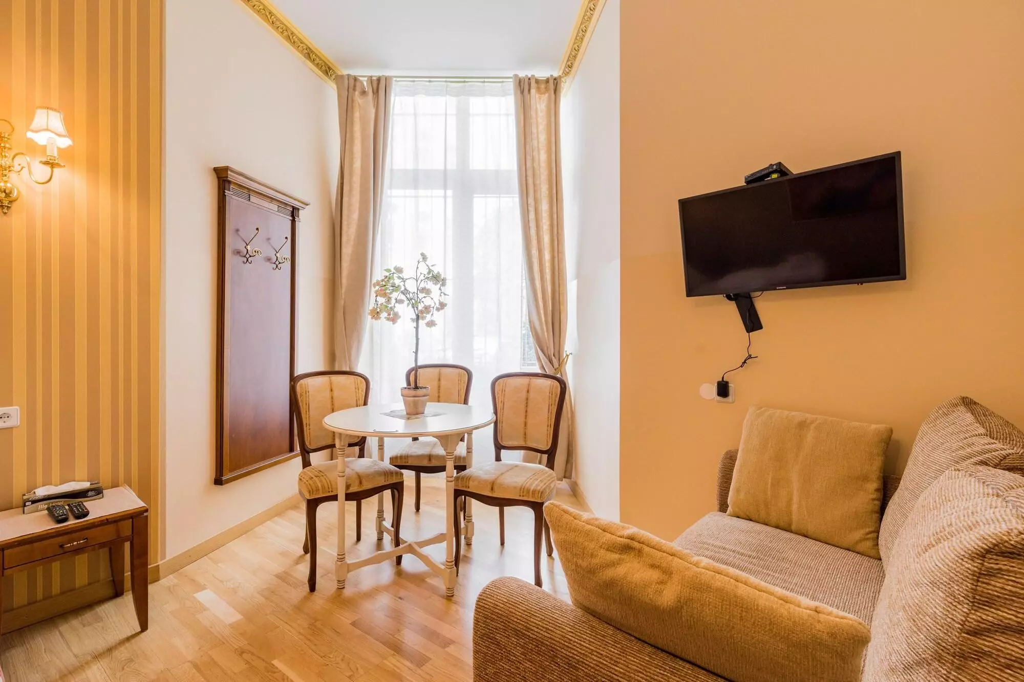 Alibaba https://cdn.alibaba.ir/ostorage/hotel-accommodation-images/6a0378b4c86edf55f7224ad4_Berlin-Pension-Parlamento-1.webp