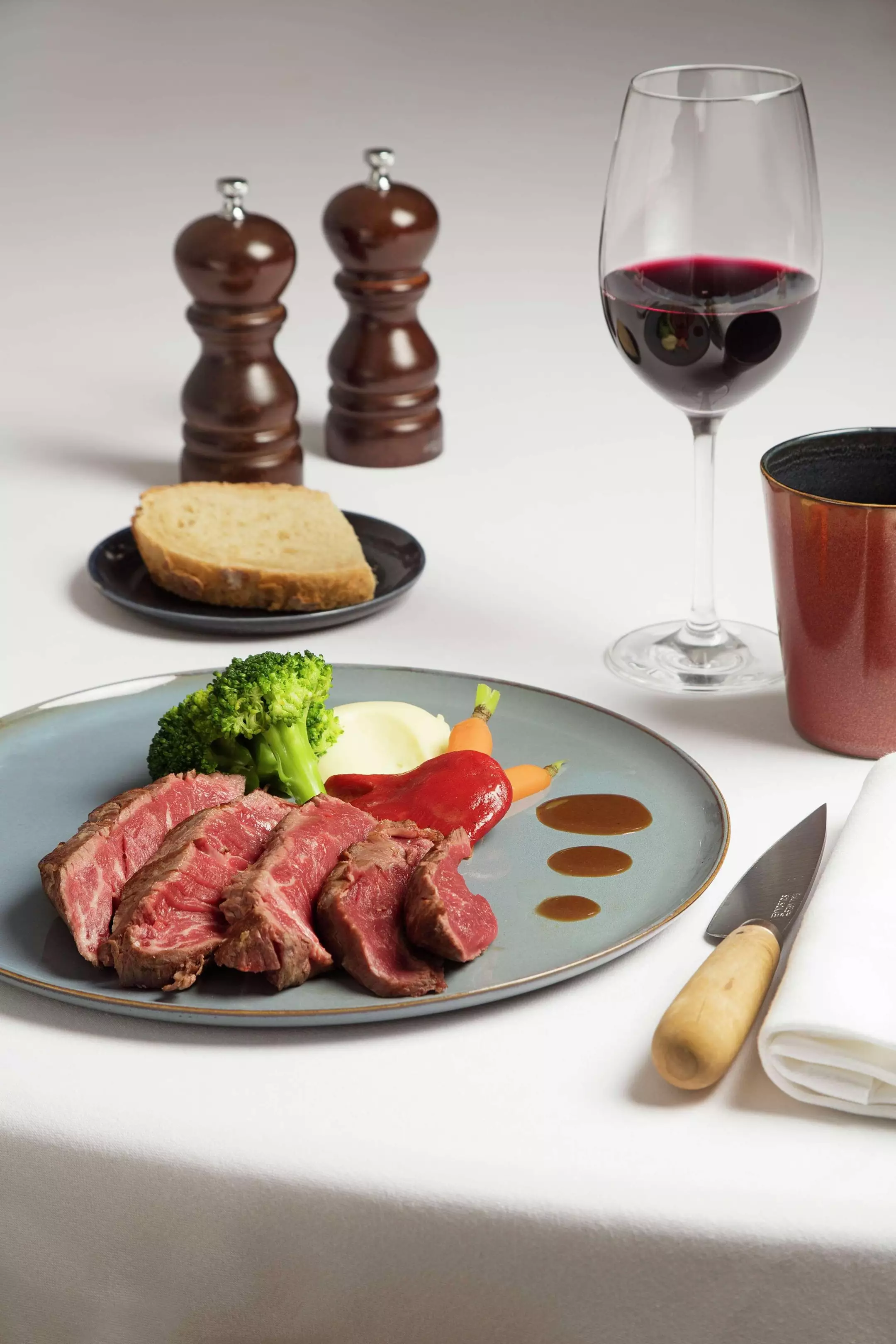 Alibaba https://cdn.alibaba.ir/ostorage/hotel-accommodation-images/6a037b0e61ec039ef75b4613_Barcelona-Alexandra-Barcelona-Hotel-Curio-Collection-by-Hilton-1.webp