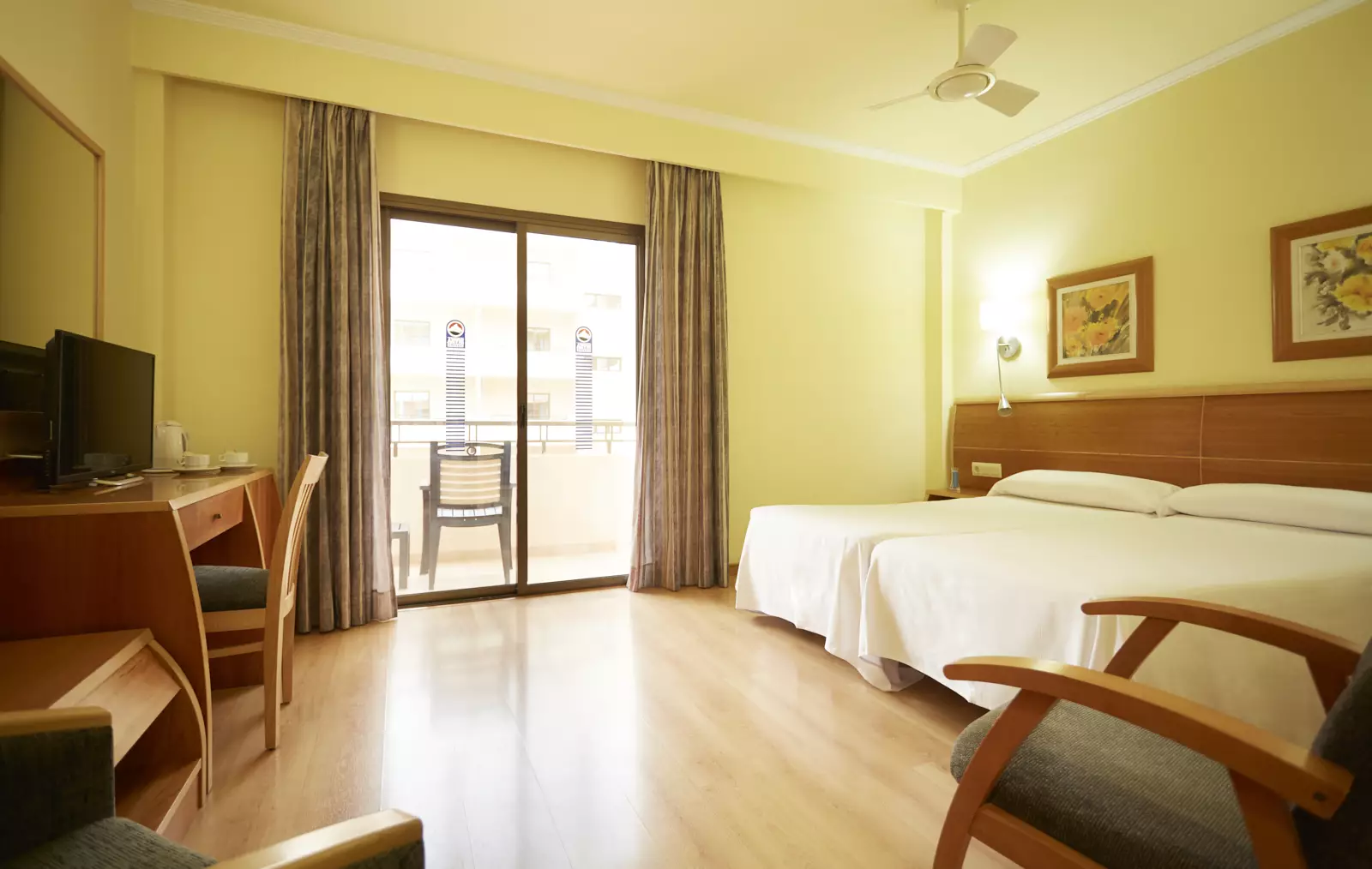 هتل Invisa Hotel La Cala Santa Eulalia