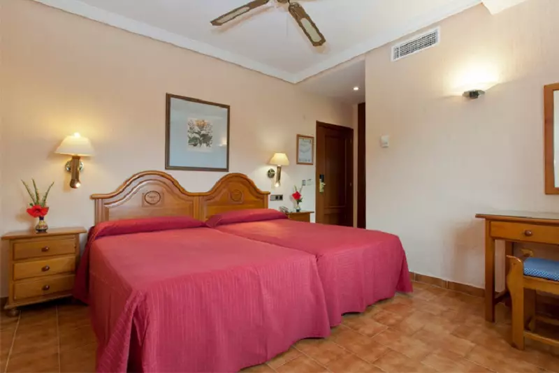 Alibaba https://cdn.alibaba.ir/ostorage/hotel-accommodation-images/6a03e6e061ec039ef75b9535_Marbella-Diverhotel-Dino-Marbella-1.webp