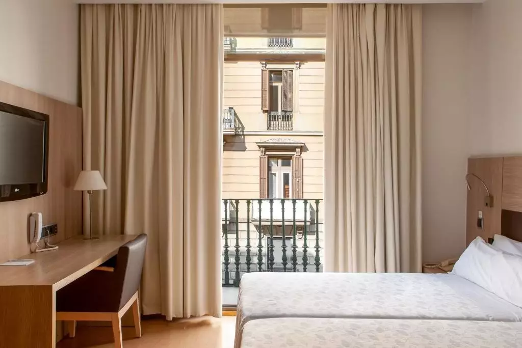 Alibaba https://cdn.alibaba.ir/ostorage/hotel-accommodation-images/6a04534461ec039ef75be2cc_Barcelona-Lleo-1.webp
