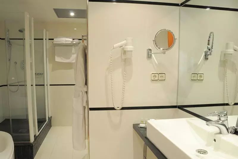 Alibaba https://cdn.alibaba.ir/ostorage/hotel-accommodation-images/6a0498f161ec039ef75c141a_Barcelona-Best-Western-Premier-Hotel-Dante-1.webp