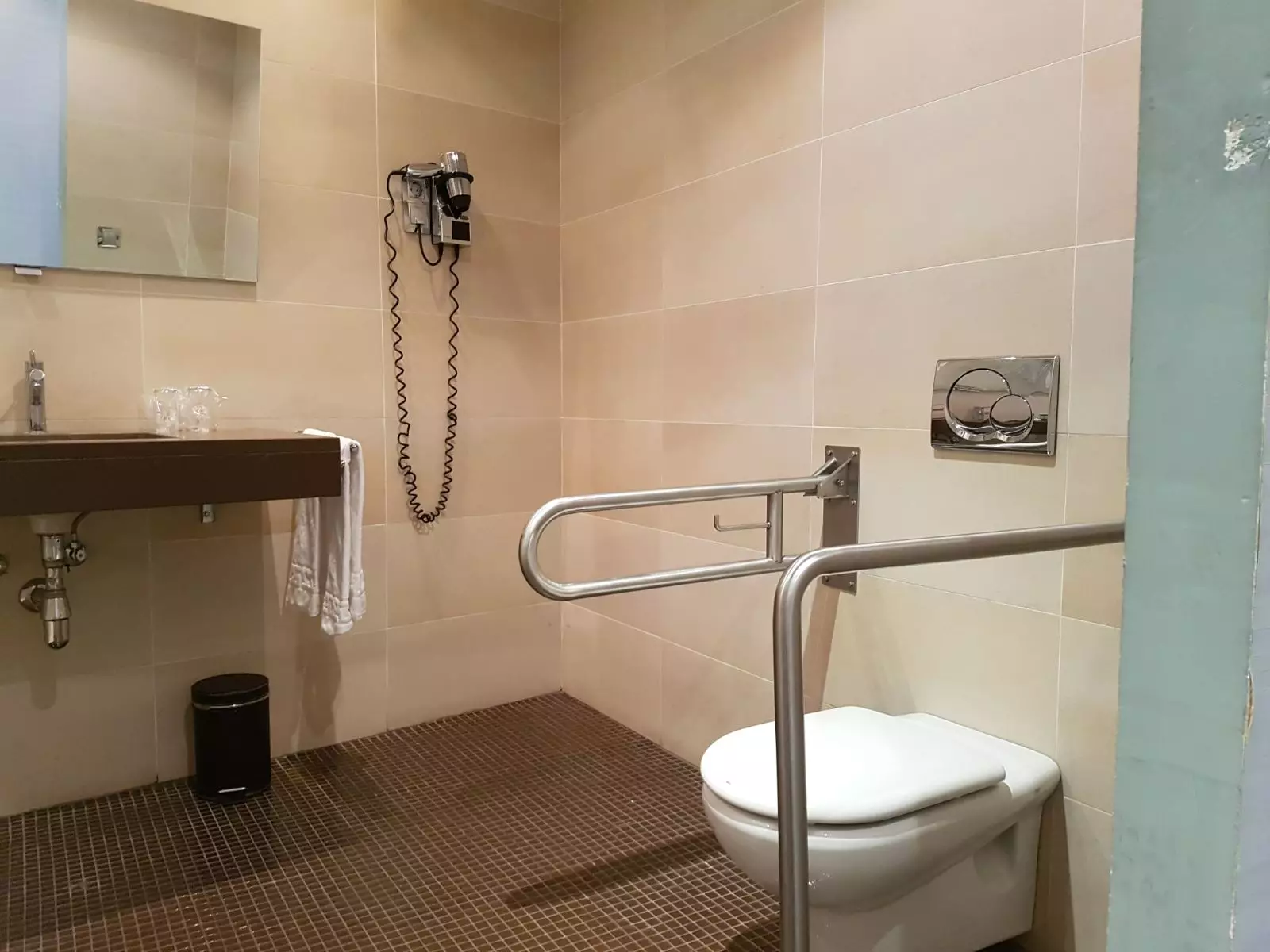 Alibaba https://cdn.alibaba.ir/ostorage/hotel-accommodation-images/6a04bea161ec039ef75c2d59_Barcelona-Internacional-Ramblas-Atiram-1.webp