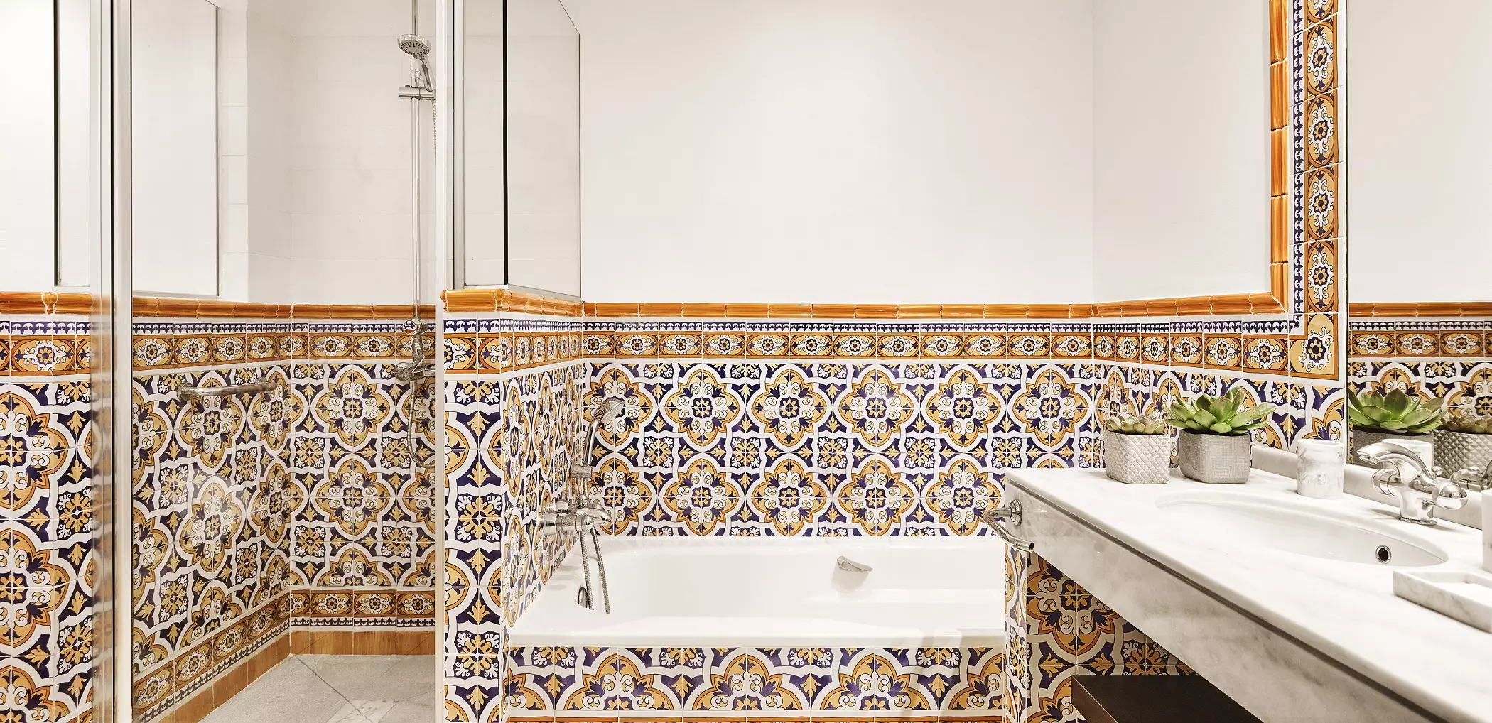 Alibaba https://cdn.alibaba.ir/ostorage/hotel-accommodation-images/6a04f5ec61ec039ef75c5462_Marbella-Puente-Romano-Marbella-1.webp