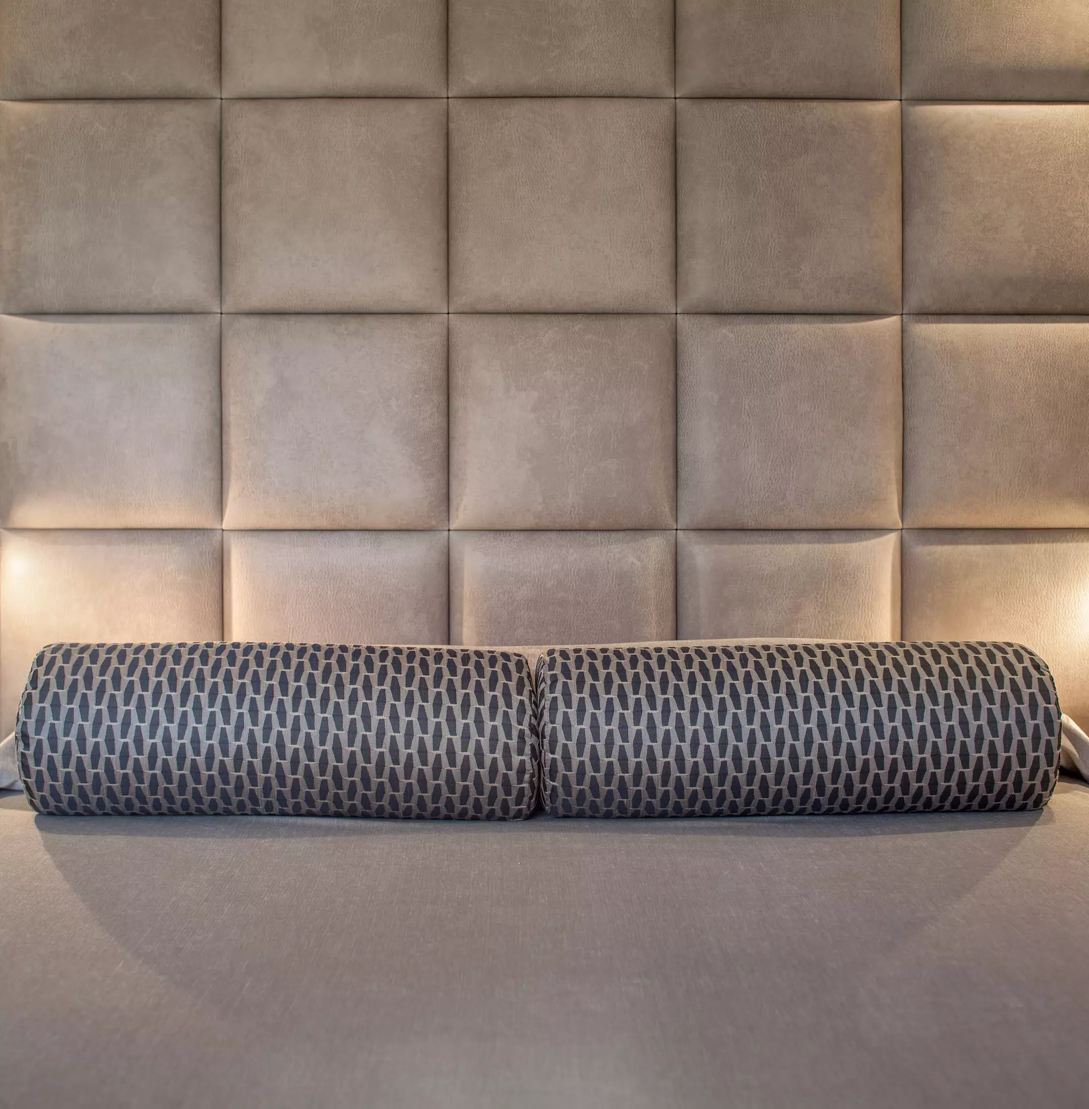 Alibaba https://cdn.alibaba.ir/ostorage/hotel-accommodation-images/6a05159e61ec039ef75c6b7c_Barcelona-Hotel-Suizo-1.webp