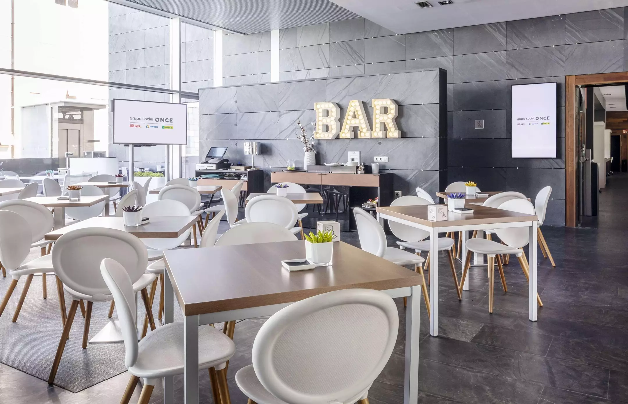 هتل Hotel ILUNION Atrium مادرید