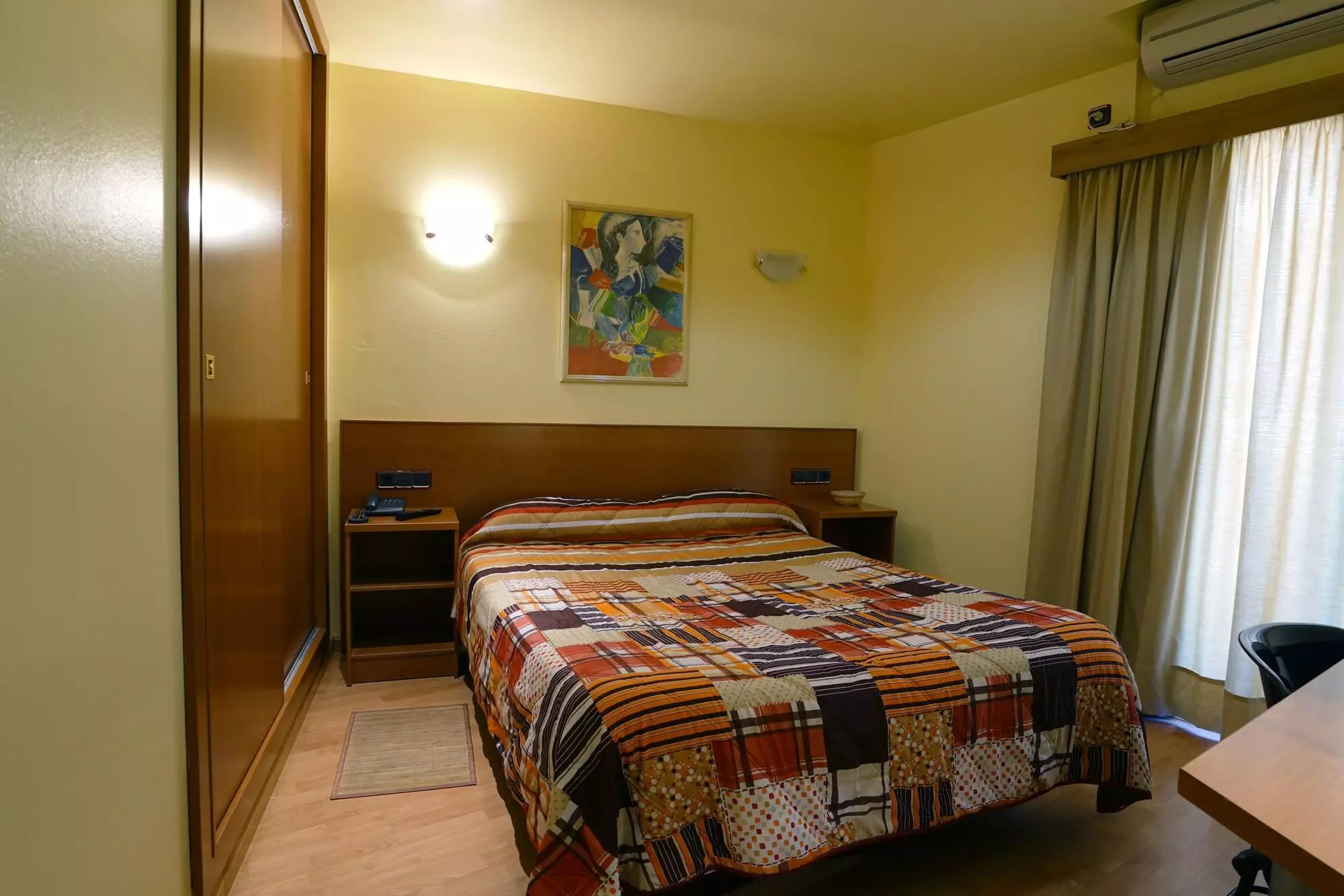 هتل Hotel Esplugues بارسلونا