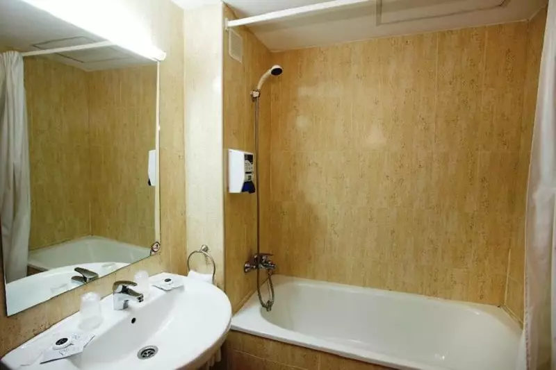 Alibaba https://cdn.alibaba.ir/ostorage/hotel-accommodation-images/6a0587a161ec039ef75cc58f_Vilafranca-del-Pened-s-Hotel-B-sic-Sercotel-1.webp