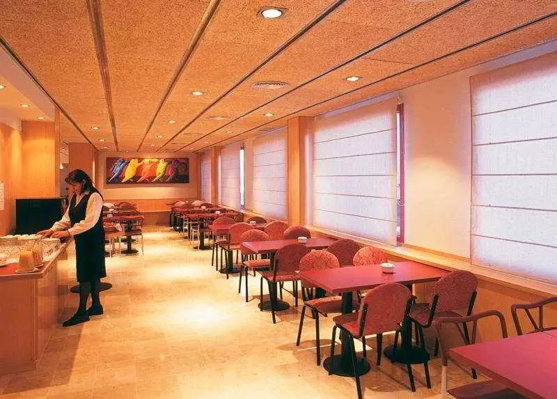 هتل Hotel Bàsic Sercotel Vilafranca del Penedès