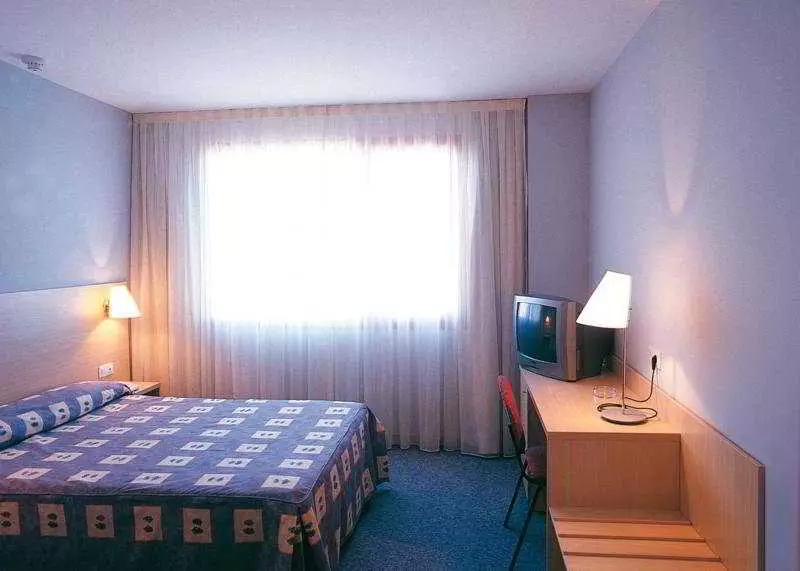 هتل Hotel Bàsic Sercotel Vilafranca del Penedès