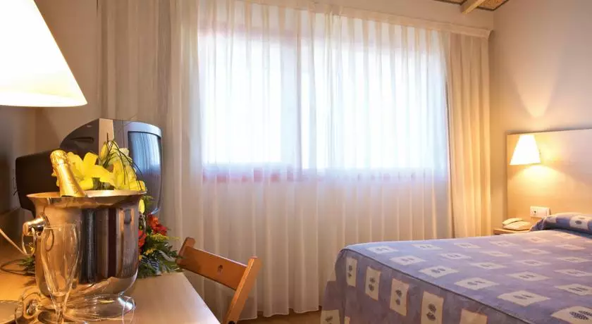 هتل Hotel Bàsic Sercotel Vilafranca del Penedès