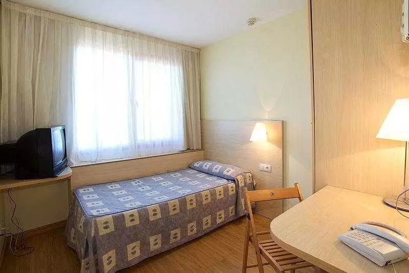 هتل Hotel Bàsic Sercotel Vilafranca del Penedès