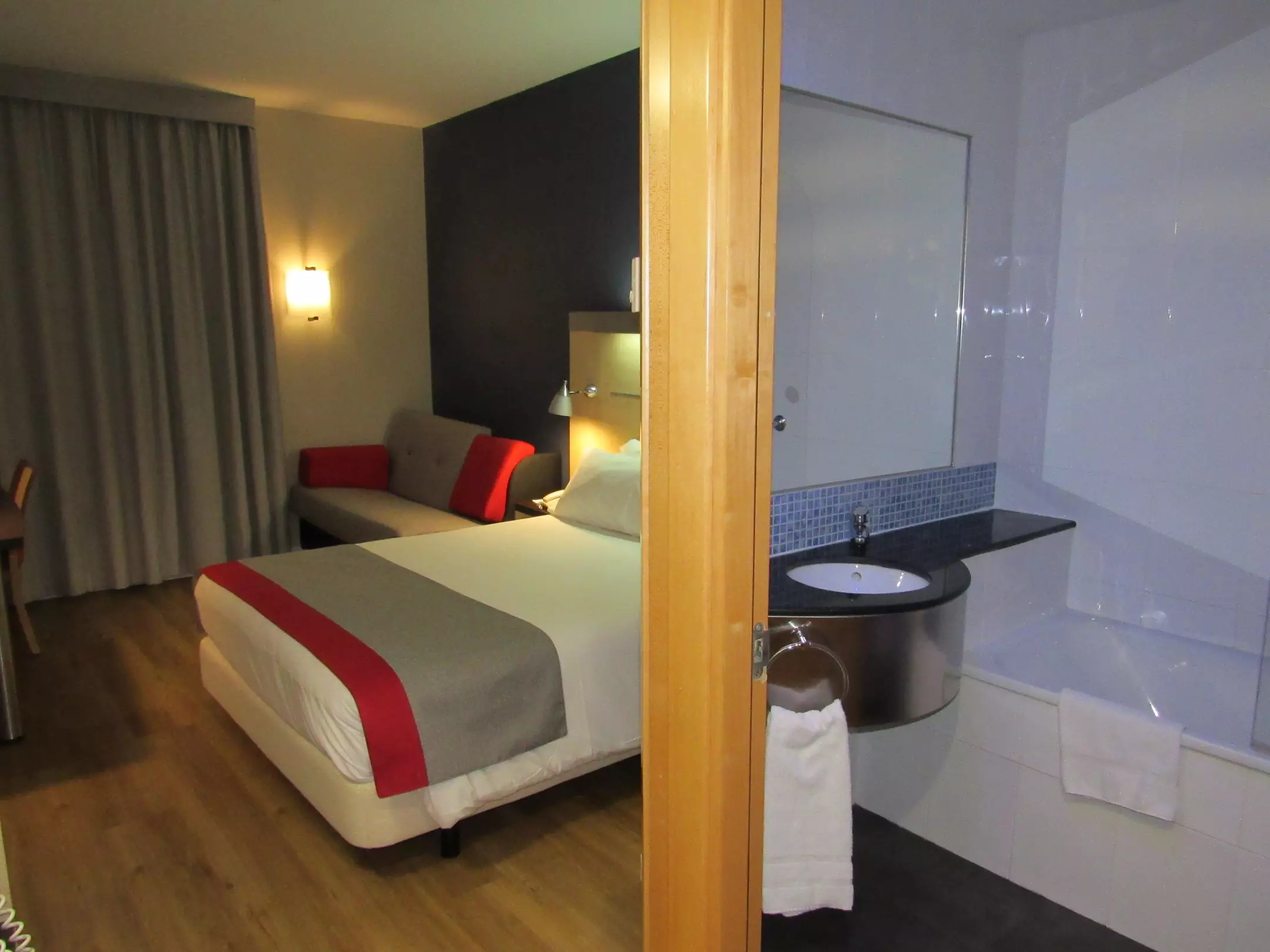 هتل Holiday Inn Express Madrid-Getafe Getafe