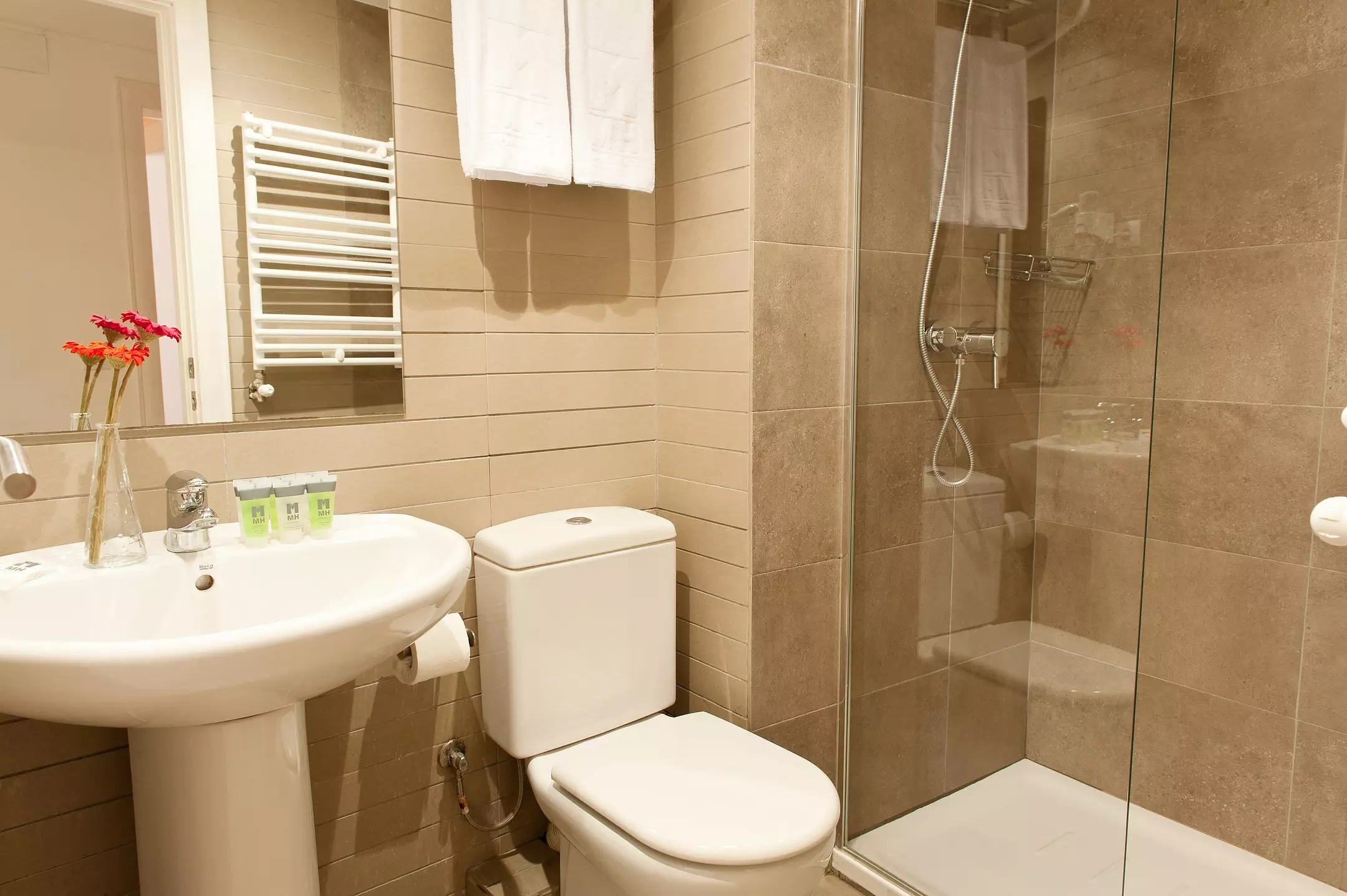 Alibaba https://cdn.alibaba.ir/ostorage/hotel-accommodation-images/6a05b18361ec039ef75ce5e7_Barcelona-MH-Apartments-Liceo-1.webp