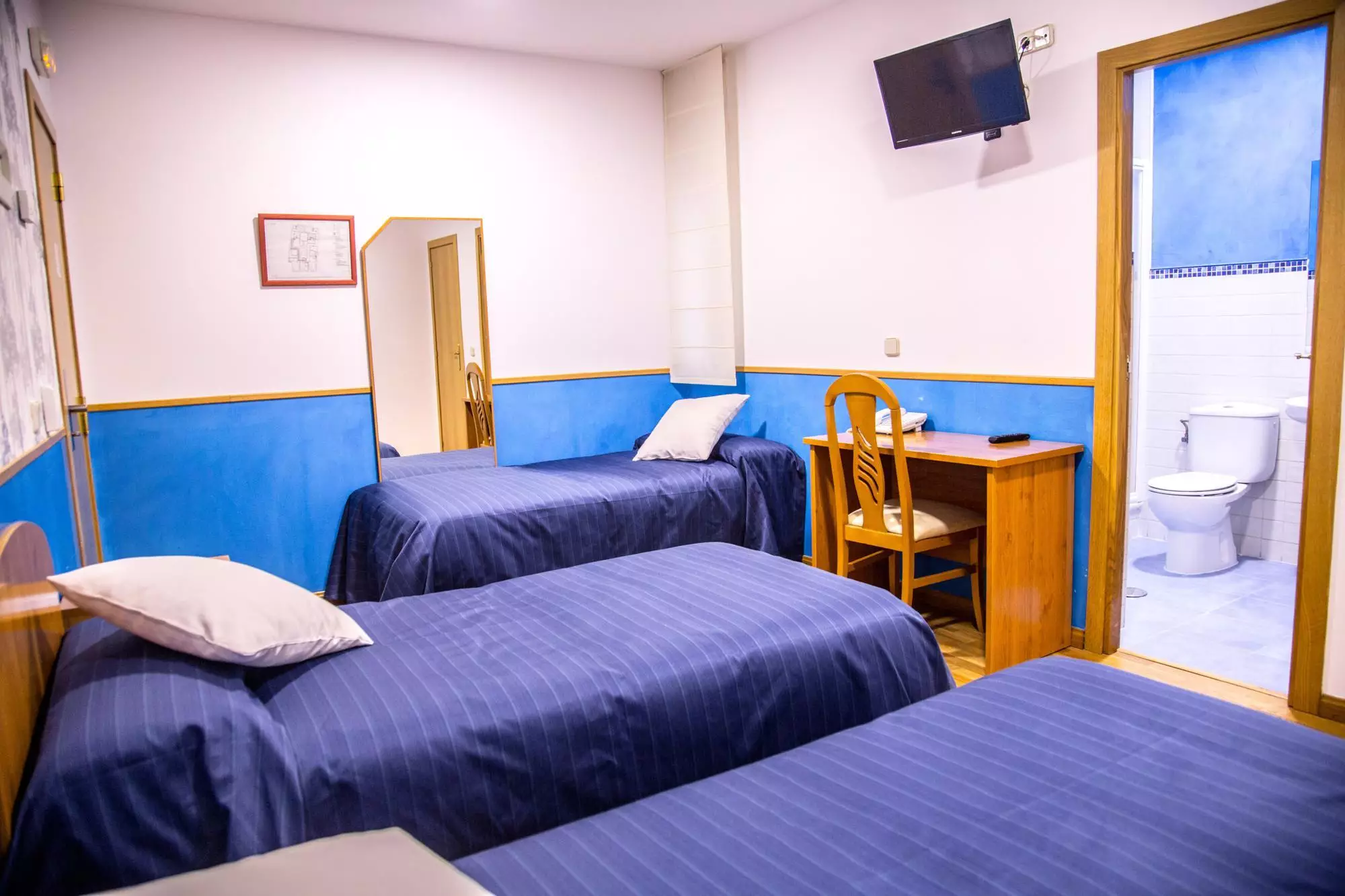 هتل Hostal Montaloya مادرید
