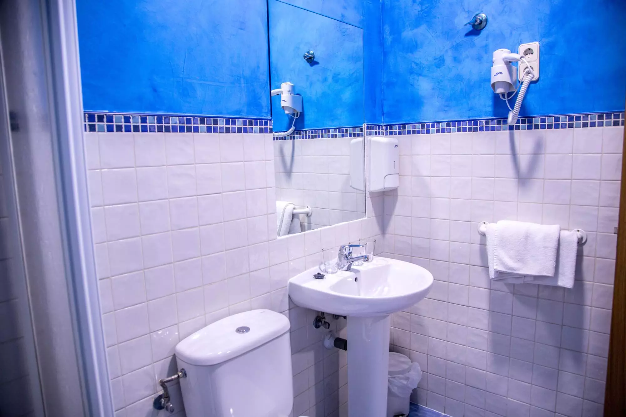 هتل Hostal Montaloya مادرید