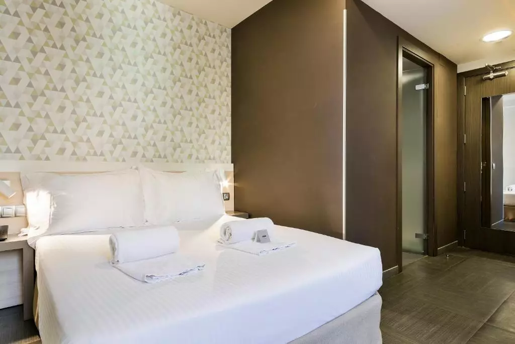 Alibaba https://cdn.alibaba.ir/ostorage/hotel-accommodation-images/6a05eb0261ec039ef75d1342_Barcelona-Hotel-Laumon-1.webp
