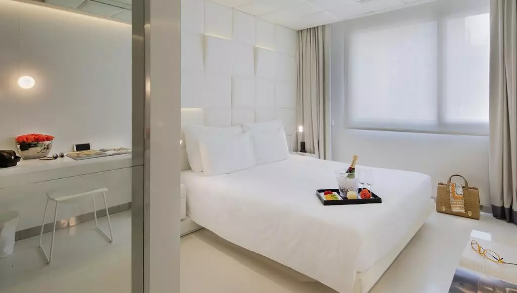 Alibaba https://cdn.alibaba.ir/ostorage/hotel-accommodation-images/6a05f2c761ec039ef75d197b_Barcelona-The-Mirror-Barcelona-1.webp