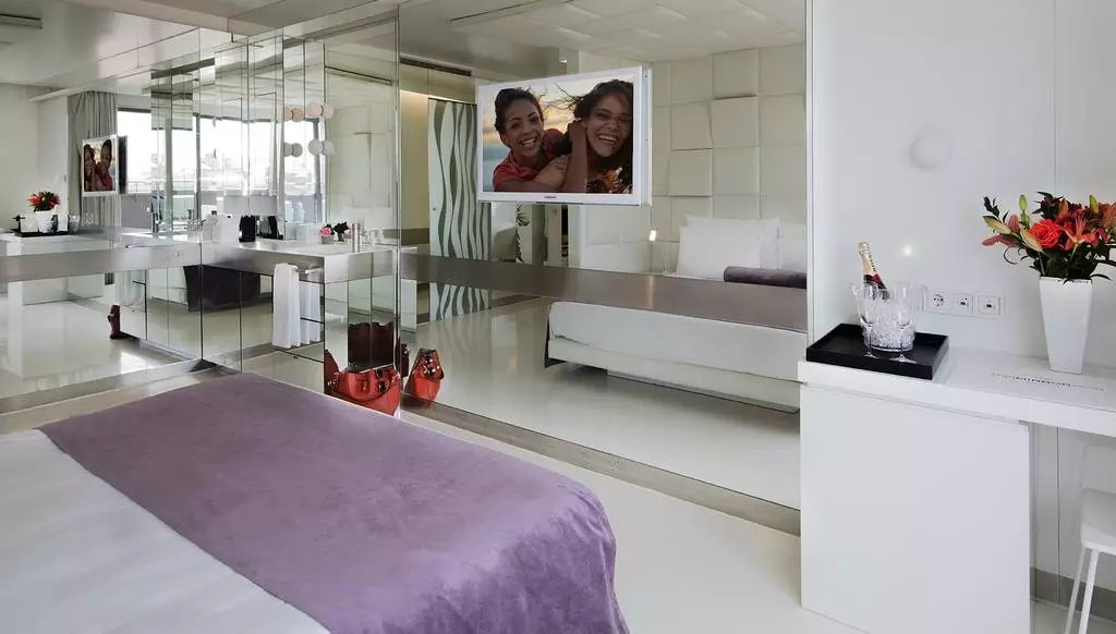 هتل The Mirror Barcelona بارسلونا
