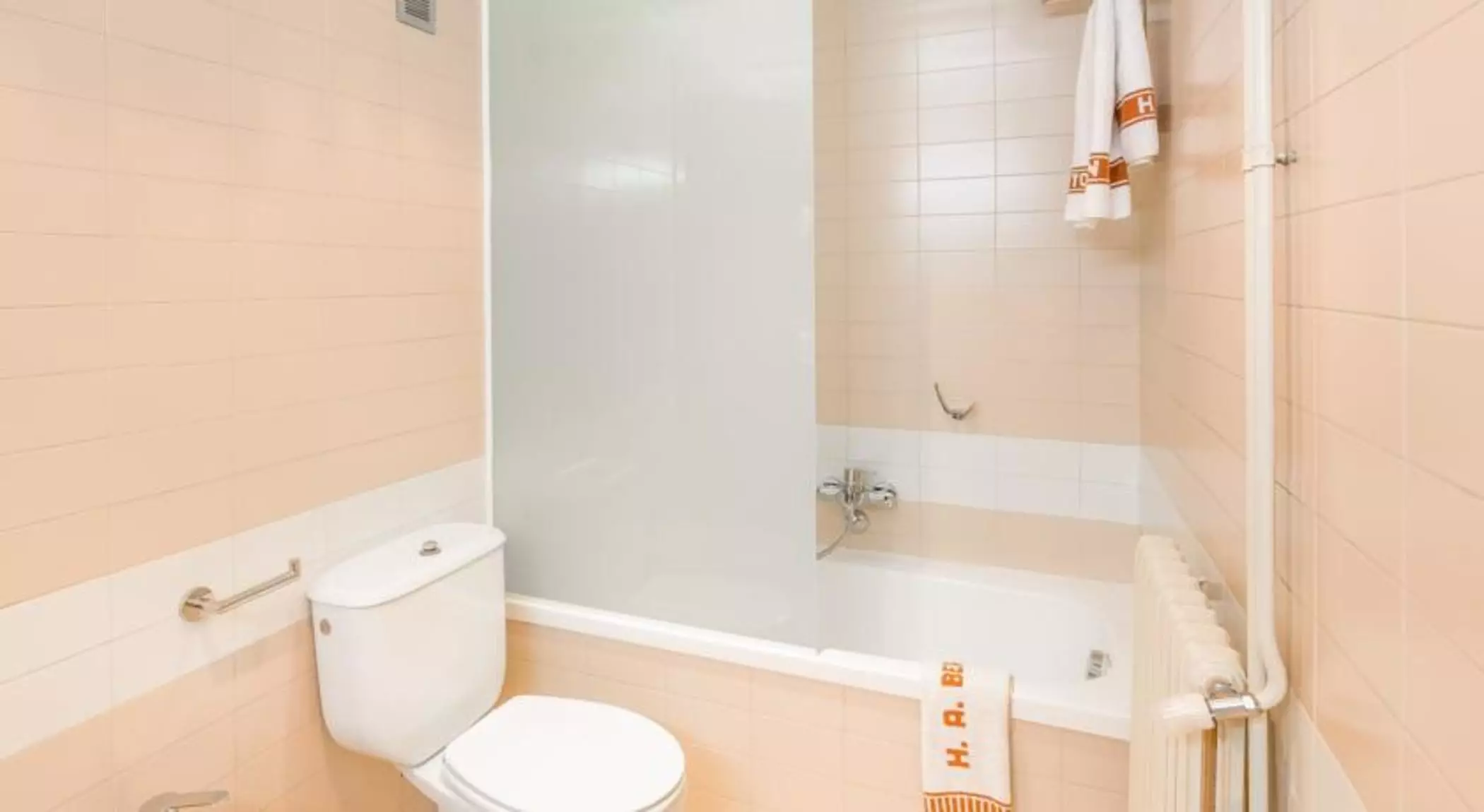 Alibaba https://cdn.alibaba.ir/ostorage/hotel-accommodation-images/6a05ff8f61ec039ef75d2405_Barcelona-Aparthotel-Bertran-1.webp
