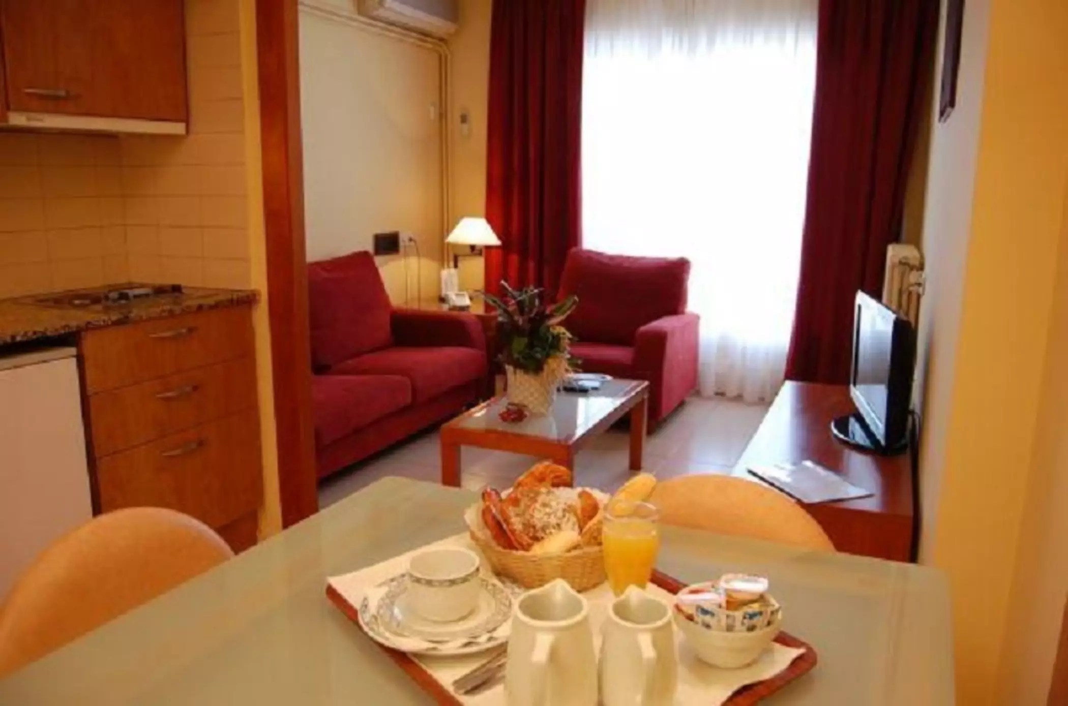 هتل Aparthotel Bertran بارسلونا