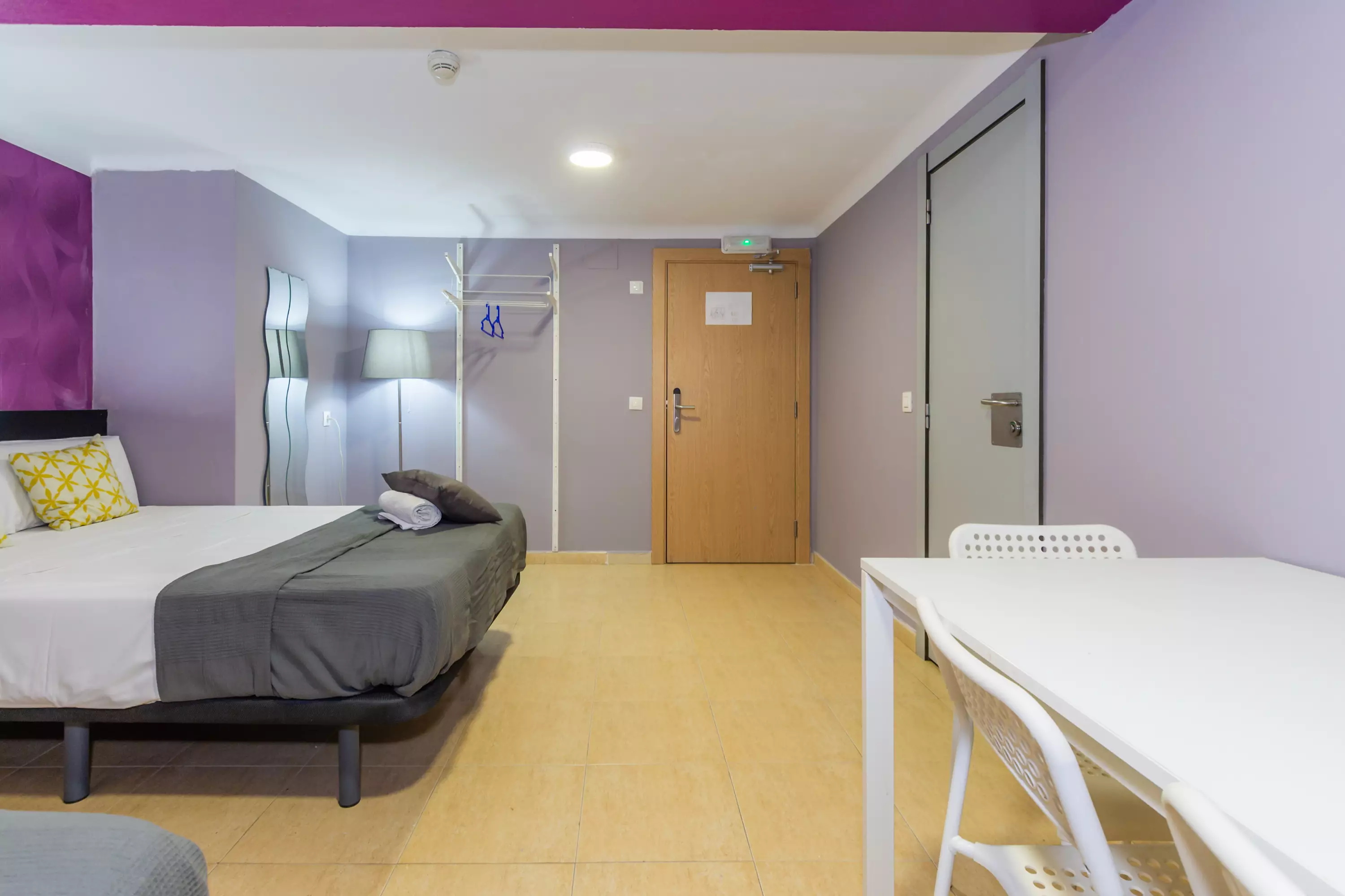 Alibaba https://cdn.alibaba.ir/ostorage/hotel-accommodation-images/6a06032b61ec039ef75d2713_Barcelona-Hostel-Sun--Moon-1.webp