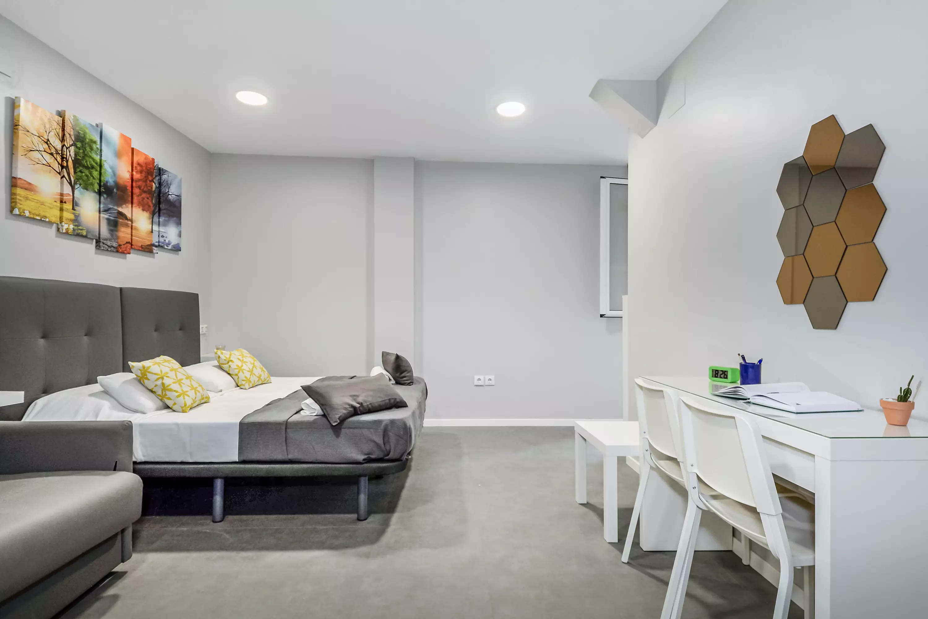 هتل Hostel Sun & Moon بارسلونا