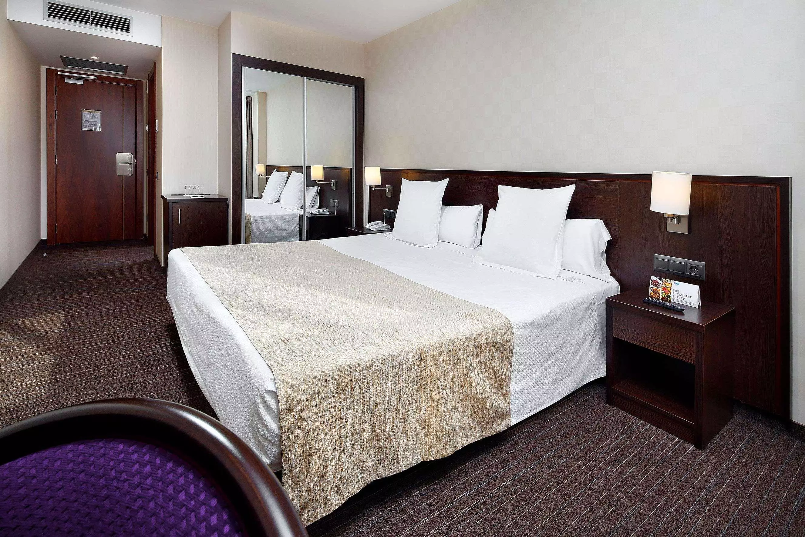 Alibaba https://cdn.alibaba.ir/ostorage/hotel-accommodation-images/6a060c0661ec039ef75d2e10_Barcelona-hcc-lugano-0.webp