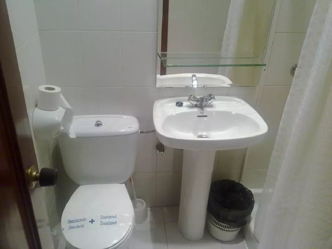 Alibaba https://cdn.alibaba.ir/ostorage/hotel-accommodation-images/6a060dab61ec039ef75d2f92_Bilbao-Moon-Hostel-Bio-1.webp