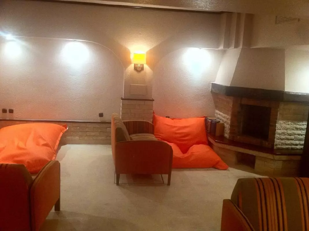 هتل Moon Hostel Bio بیلبائو