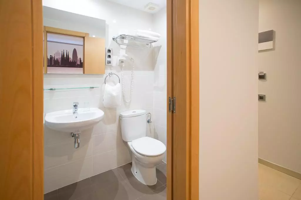 هتل Hostal Las Flores بارسلونا