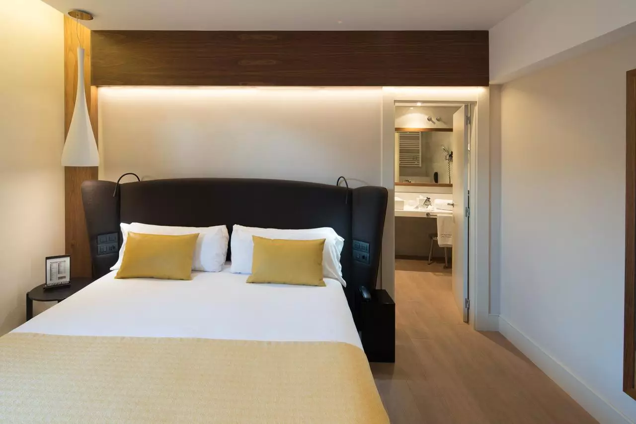 Alibaba https://cdn.alibaba.ir/ostorage/hotel-accommodation-images/6a06410761ec039ef75d5860_Barcelona-Catalonia-Eixample-1864-1.webp
