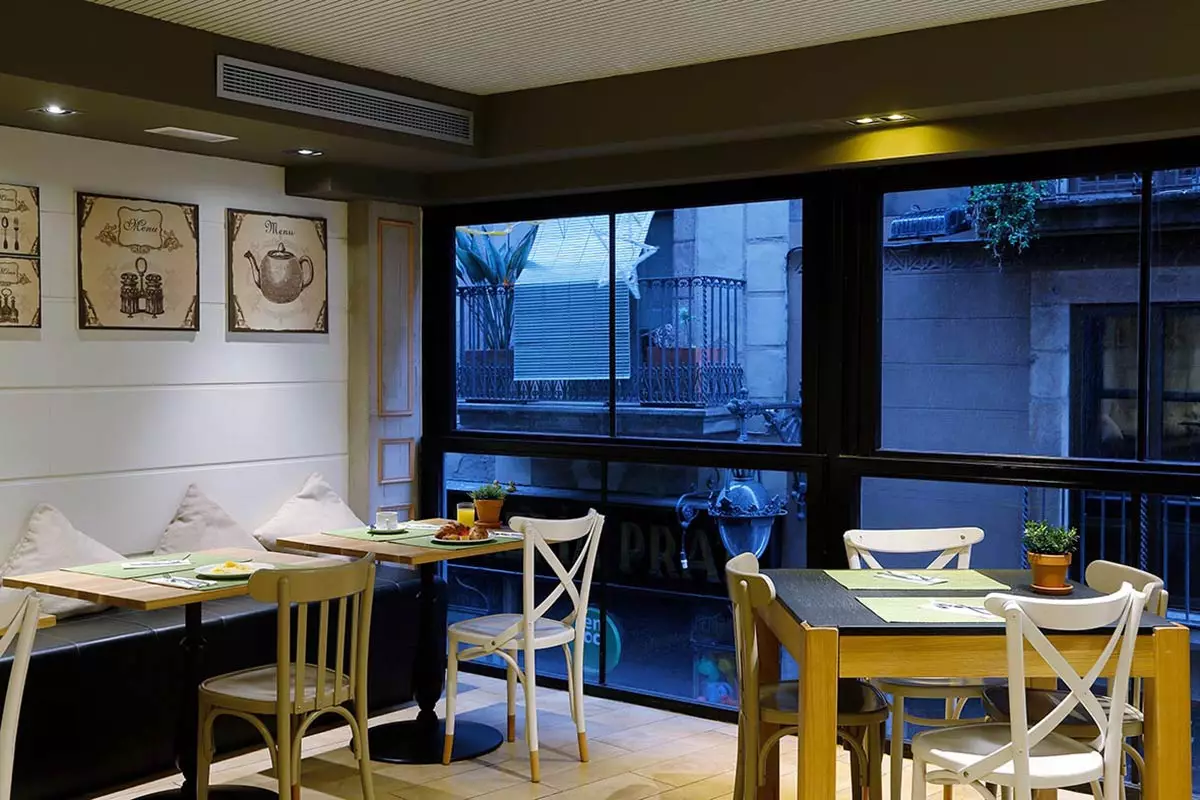 Alibaba https://cdn.alibaba.ir/ostorage/hotel-accommodation-images/6a0652c661ec039ef75d6606_Barcelona-Royal-Hotels-Ramblas-1.webp