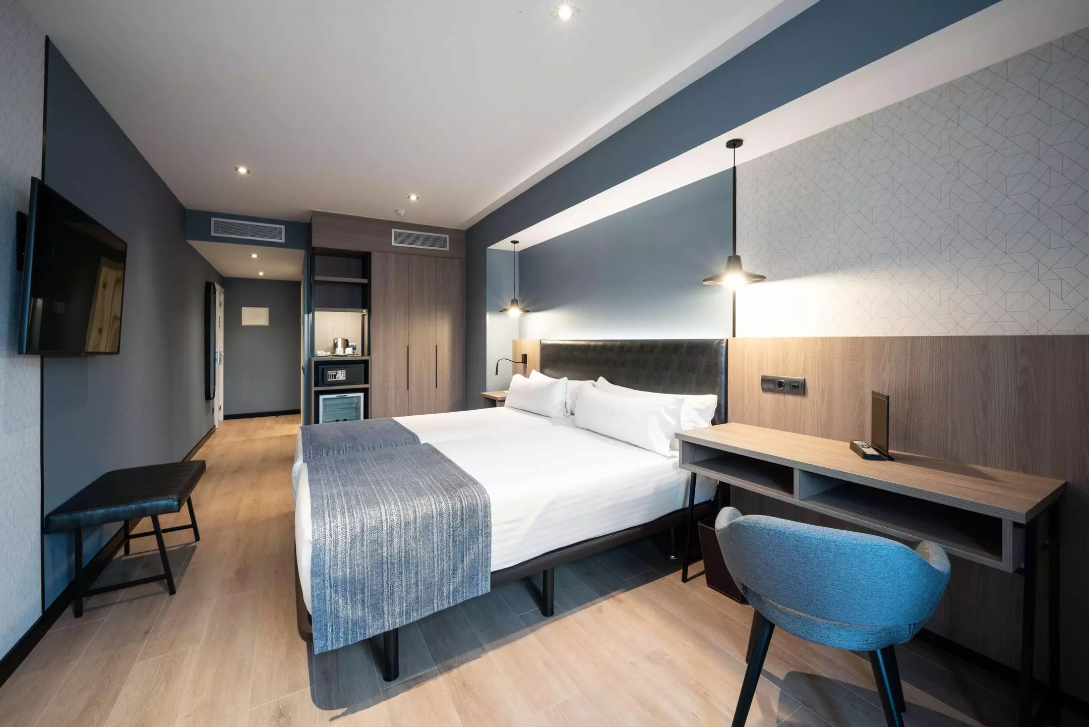 Alibaba https://cdn.alibaba.ir/ostorage/hotel-accommodation-images/6a06925261ec039ef75d96e3_Barcelona-Catalonia-Atenas-1.webp