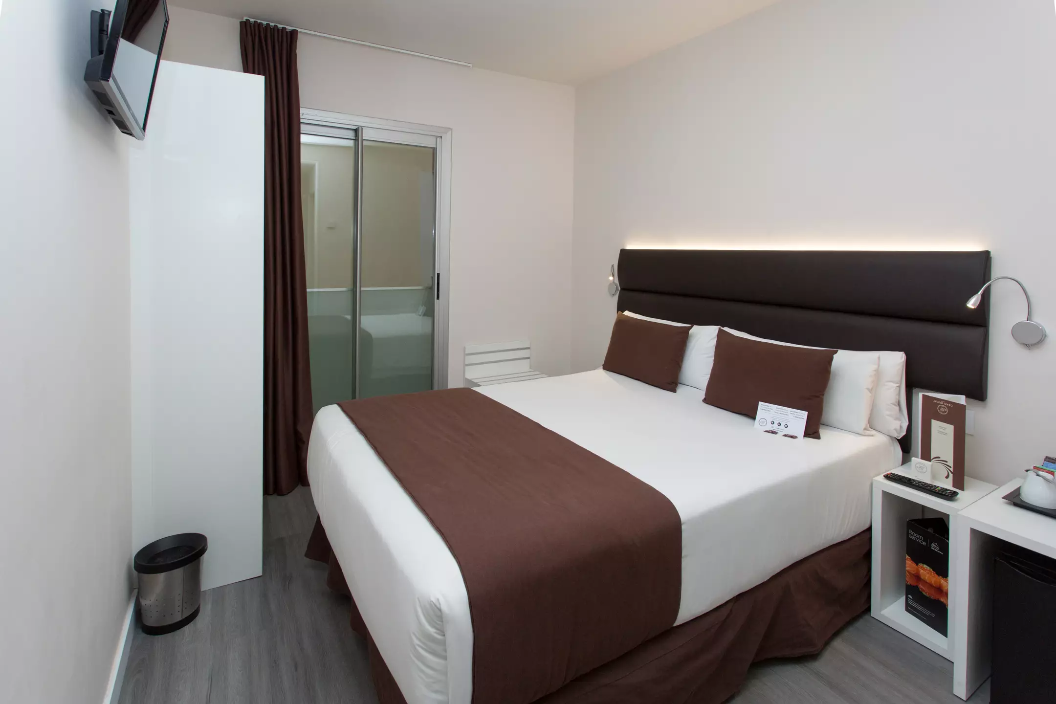 Alibaba https://cdn.alibaba.ir/ostorage/hotel-accommodation-images/6a06950661ec039ef75d98de_Barcelona-Mothern-by-Pillow-1.webp