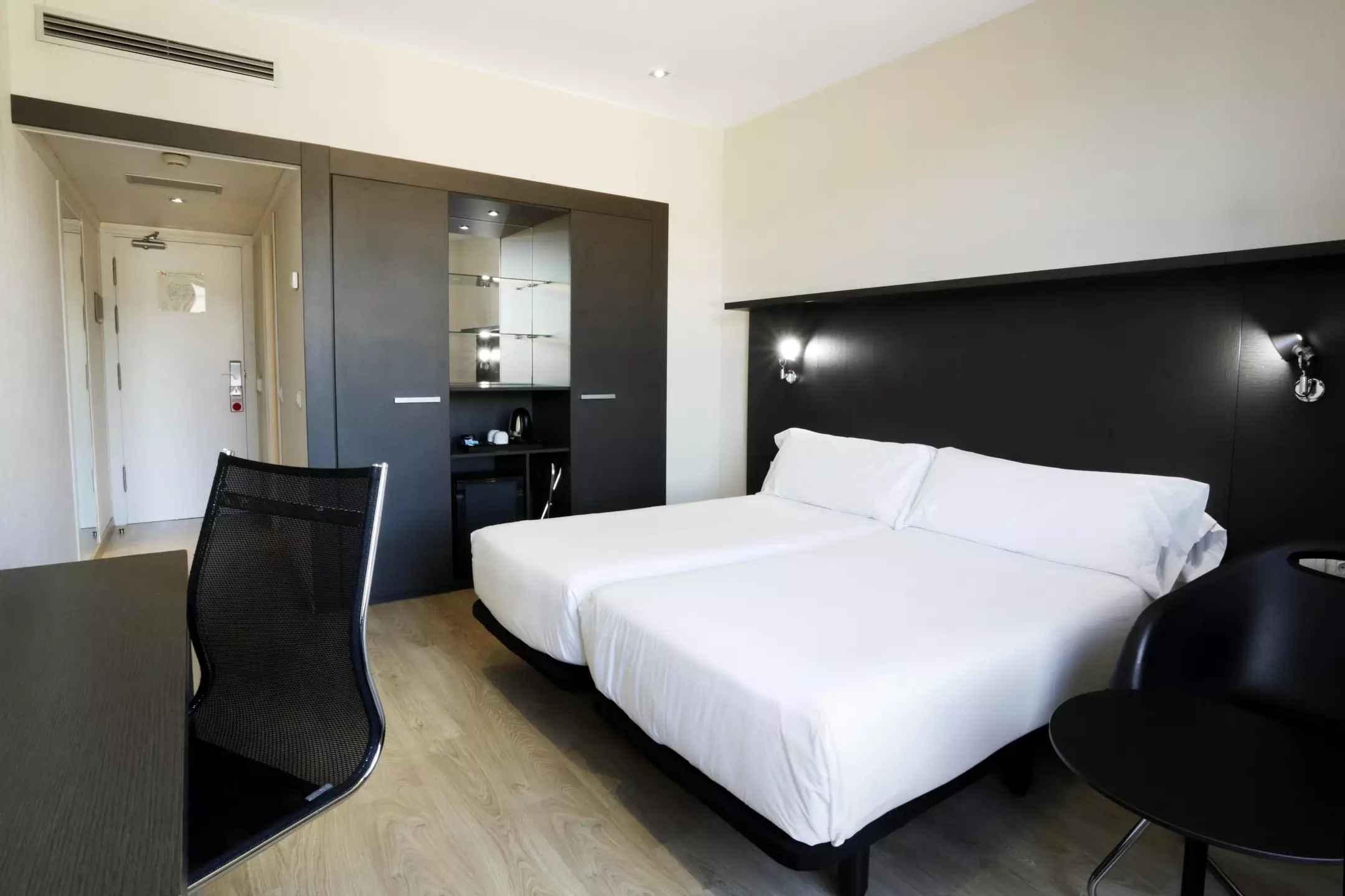 Alibaba https://cdn.alibaba.ir/ostorage/hotel-accommodation-images/6a06ae2d61ec039ef75dacaa_Barcelona-Alimara-1.webp