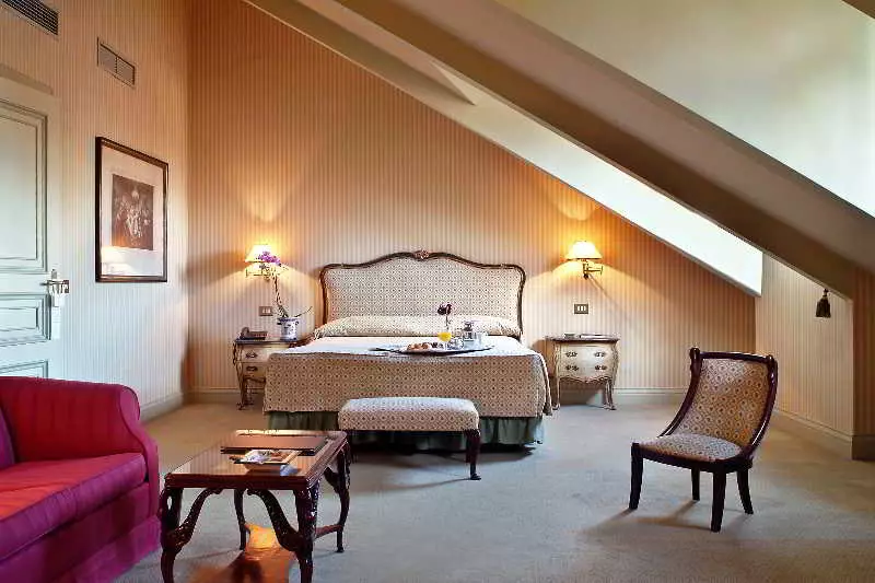 هتل Hotel Orfila مادرید