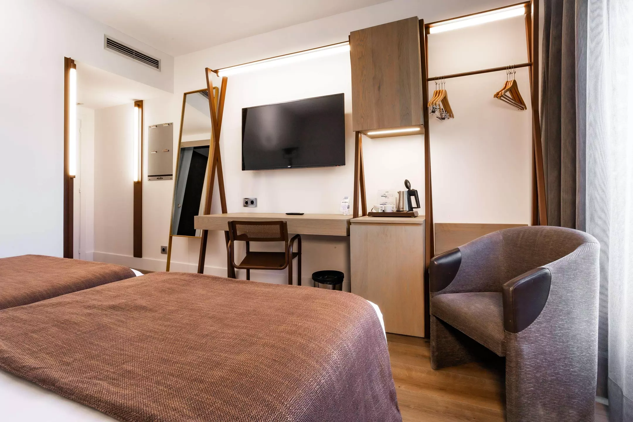 Alibaba https://cdn.alibaba.ir/ostorage/hotel-accommodation-images/6a06cdff61ec039ef75dc4eb_Barcelona-Hotel-Alfa-Aeropuerto-1.webp