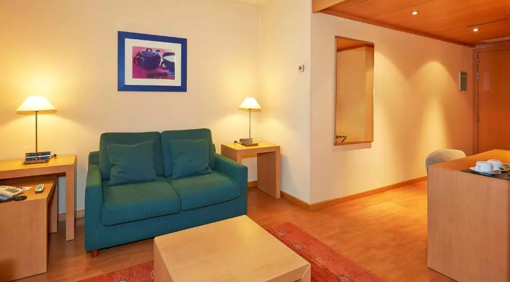 هتل Sercotel Porta Barcelona Sant Just Desvern