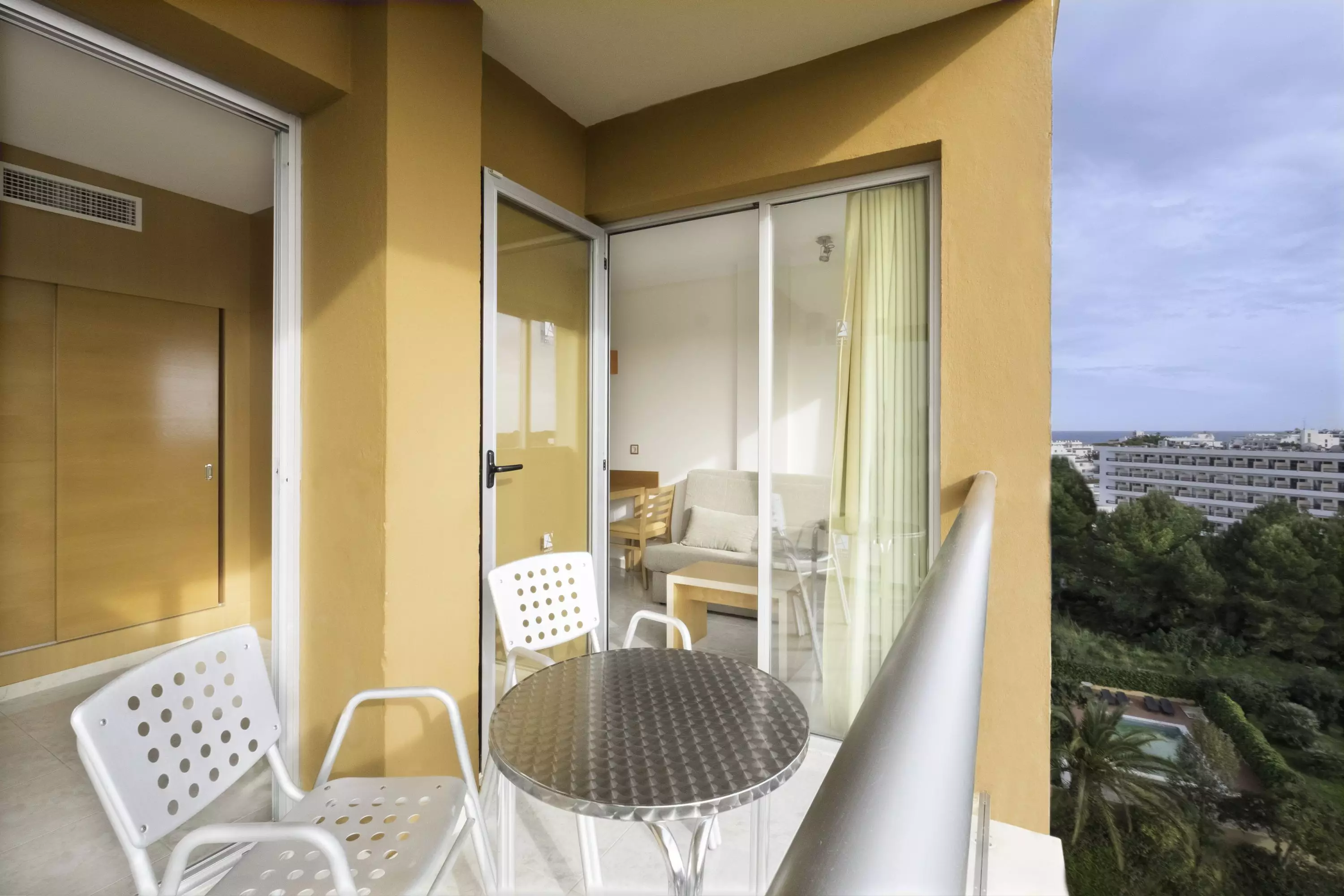 هتل Hotel Atlantic by LLUM Es Canar