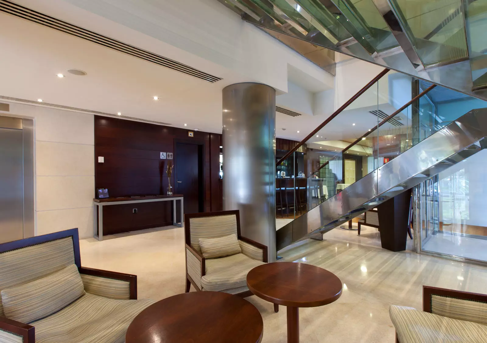 Alibaba https://cdn.alibaba.ir/ostorage/hotel-accommodation-images/6a075dc661ec039ef75e2ff2_Valencia-Valencia-Center-1.webp